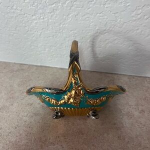 House of Faberge
Autumn Basket Not Include Eggs Accents
Franklin Mint